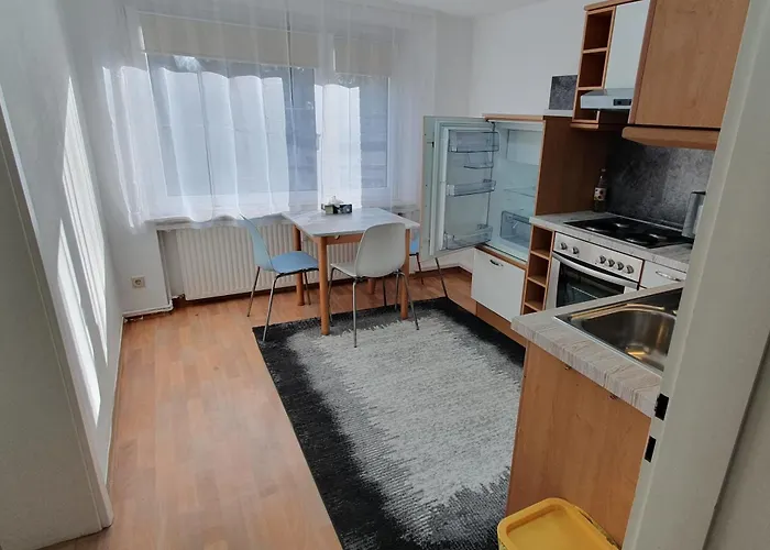 Larisa\'S Nr 10 Mit Parkplatz